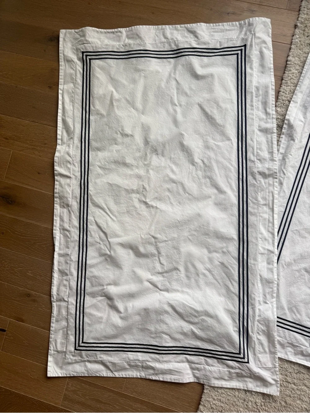 2 Pottery Barn Grand Organic Percale Sham - White with Black Double Border
